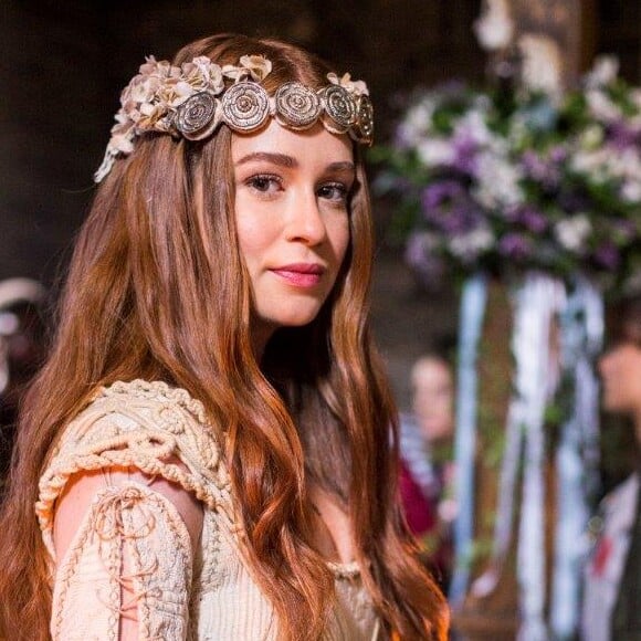 Marina Ruy Barbosa usa vestido de casamento com inspiração viking na novela 'Deus Salve o Rei'