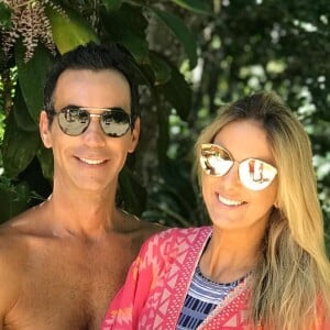 Junto da filha, Rafalla Justus, Ticiane Pinheiro desejou boa sorte ao marido por estreia no 'Jornal Nacional': 'Desejamos que você brilhe muito hoje à noite e estamos aqui com você para mandar todas as energias positivas. Amamos você'