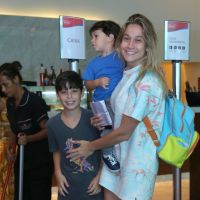 Fernanda Gentil leva o filho, Gabriel, em espetáculo infantil, no Rio de Janeiro