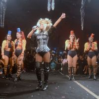Xuxa canta e dança com paquitas em bloco de Carnaval no Rio de Janeiro. Fotos!