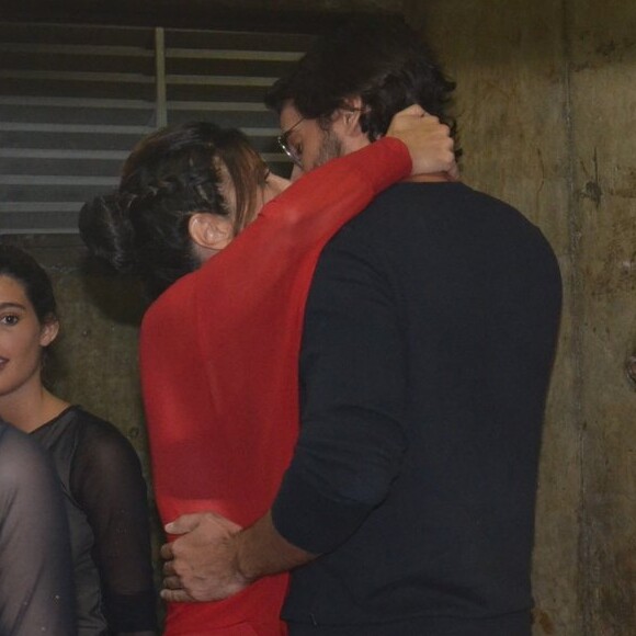 Fátima Bernardes está curtindo férias em Pernambuco na companhia do namorado, Túlio Gadêlha