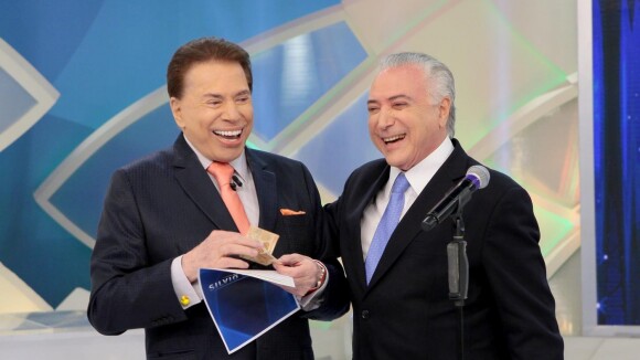 Michel Temer dá R$ 50 a Silvio Santos após entrevista: 'Um dinheiro para você!'