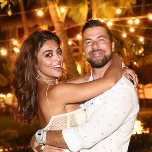 Juliana Paes não mostrou ainda fantasia para o marido, Carlos Eduardo Baptista: 'Está guardando esse segredo como se fosse de Estado'