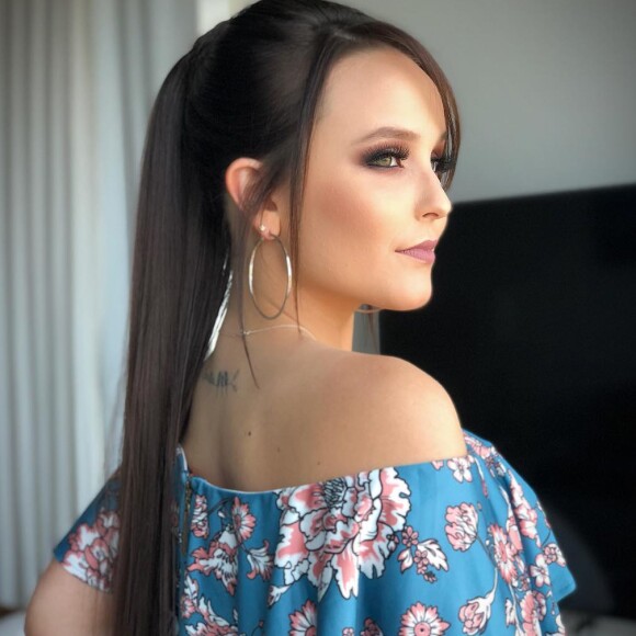 Larissa Manoela ganhou mais de 950 mil curtidas em foto exibindo sua primeira tatuagem