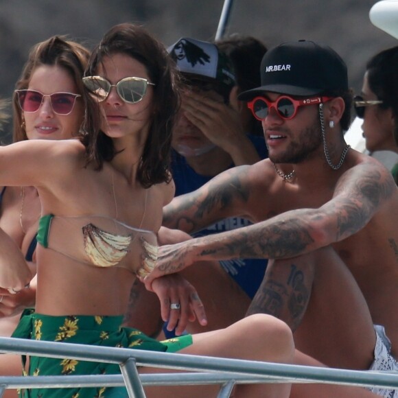 Neymar lamentou a distância de Bruna Marquezine no Instagram