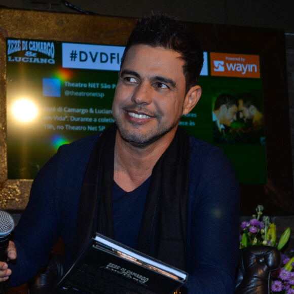 Zezé Di Camargo brincou com o teu cabelo após a chuva que encarou: 'Acabou!'