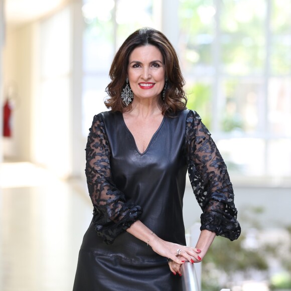 Fátima Bernardes, namorada de Túlio Gadêlha, contou ter recebido algumas críticas pela fantasia de Mulher-Gato, mas relevou os comentários negativos