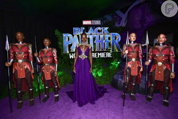 O filme 'Pantera Negra', estrelado por Lupita Nyong'o, é marcado como o primeiro filme da Marvel com um super-herói negro como protagonista, vivido por Chadwick Boseman