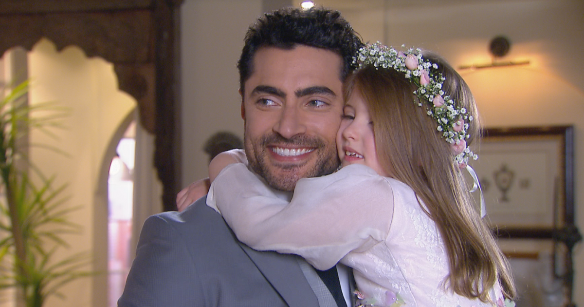 Na novela 'Carinha de Anjo', Dulce Maria (Lorena Queiroz) fica radiante ...