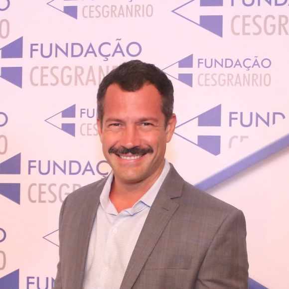 Malvino Salvador foi elogiado pelo novo visual: 'Outras pessoas disseram que bigode está na moda'
