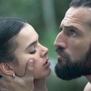 Na novela 'Deus Salve o Rei', Catarina (Bruna Marquezine) pressionará Constantino (José Fidalgo) para que o casamento dos dois aconteça o mais rápido possível: 'Chega de esperar! A hora é agora. Você deve pedir a minha mão o mais rápido possível'