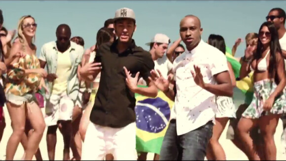 Neymar dança ao lado de Thiaguinho no clipe 'Caraca, Muleke'