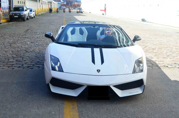O carro de marca escolhido pelo rei é avaliado em R$ 780 mil