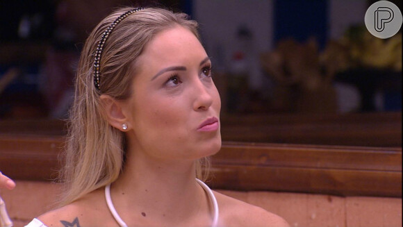 Jéssica revela a Jaqueline que tem um relacionamento fora do 'Big Brother Brasil 18': 'Eu namoro'