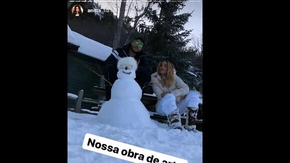 Marido filma Anitta fazendo boneco de neve: 'Nossa obra de arte'. Vídeo!