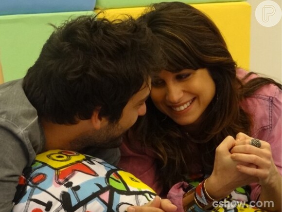 Beijo entre Davi (Humberto Carrão) e Manuela (Chandelly Braz) vai acontecer após ela apagar a última atualização do game