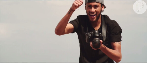Neymar prepara um documentário contando seu dia a dia e se diverte em bastidores de filmagens