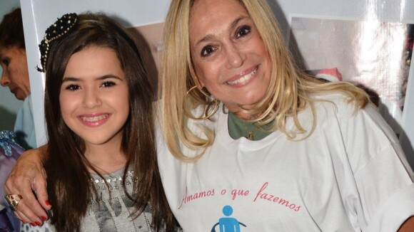 Susana Vieira posa com Maisa Silva e faz selfie em evento beneficente em SP