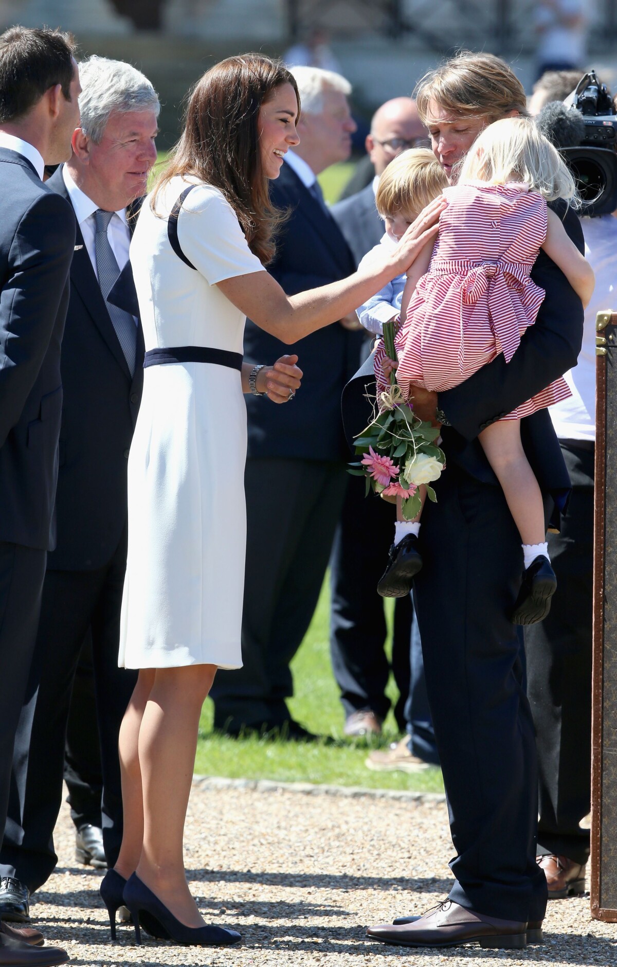 Foto: Vestido xadrez pied de poule foi aposta de Kate Middleton em viagem -  Purepeople