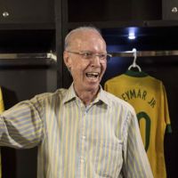 Zagallo piora das dores na coluna e não participará da abertura da Copa do Mundo