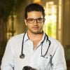 Felipe (Thiago Mendonça) consegue manter seu direito de continuar exercendo a medicina, após denúncia por erro médico, em 17 de junho de 2014, na novela 'Em Família'