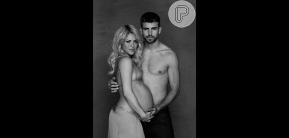 Shakira, com barrigão de oito meses, e Gerard Piqué posam abraçadinhos para divulgar o chá de bebê online para arrecadar presentes para crianças carentes