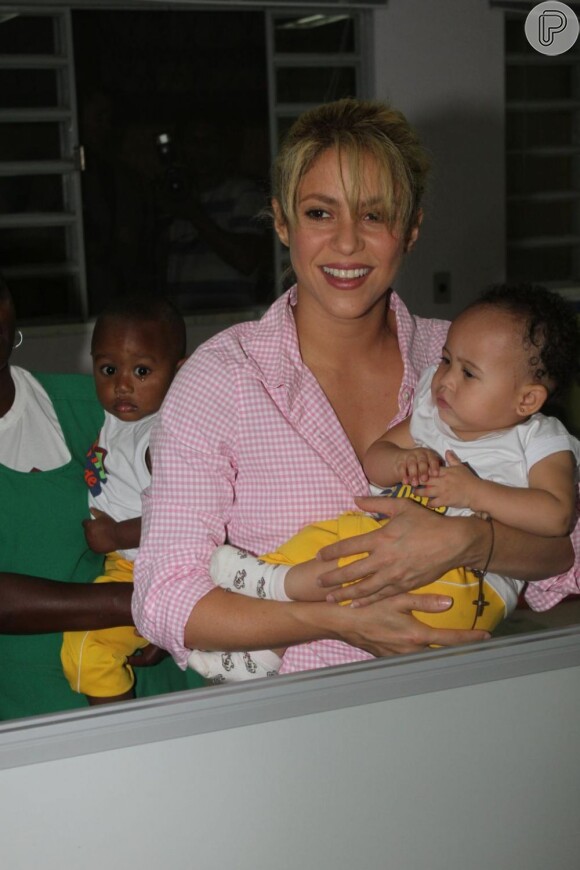 Além de bonita, talentosa e famosa, Shakira também promove ações sociais para ajudar crianças em todo mundo