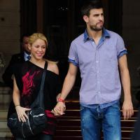 Recém-pais, Shakira e o marido, Gerard Piqué, sopram velinhas neste sábado (2)
