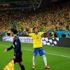 Neymar comemora gol em estreia da Seleção na Copa do Mundo 2014