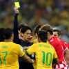 Neymar levou um cartão amarelo por uma falta dura que cometeu no jogo