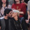Xuxa disse que o novo DVD surgiu por parte do namorado, o cantor e modelo Juno Andrade, que apresentou um trabalho sobre o abecedário: 'A gente vai fazer uma coisa especial onde os baixinhos vão poder aprender de uma maneira lúdica'