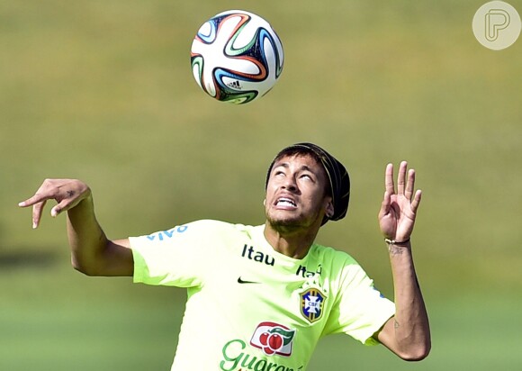 Neymar já tinha dado um indício de que iria mudar o visual