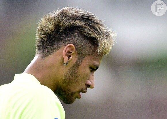 Neymar adotou um visual 'canarinho'