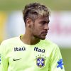 Neymar apareceu loiro neste domingo (15) no treino da Seleção Brasileira
