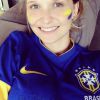 Fernanda Rodrigues pintou o rosto com as cores da Seleção