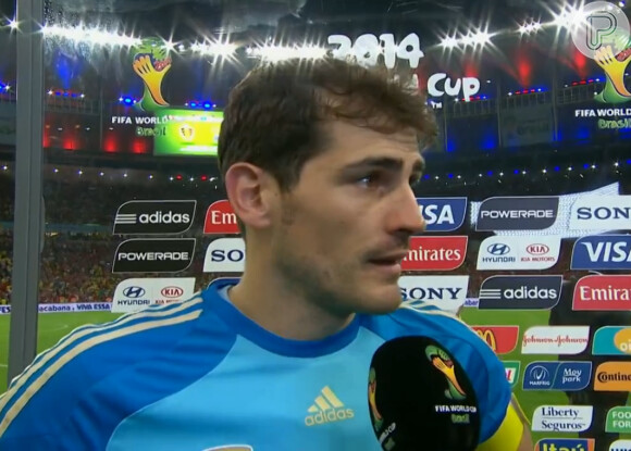 Após eliminação da Espanha na Copa, o goleiro Iker Casillas desabafa: 'É difícil explicar' 18 de junho de 2014
