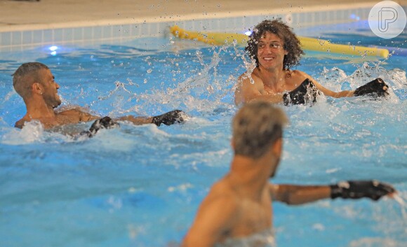 O clima entre os jogadores também foi de descontração na piscina do CT da Granja Comary, nesta quinta-feira, 19 de junho de 2014