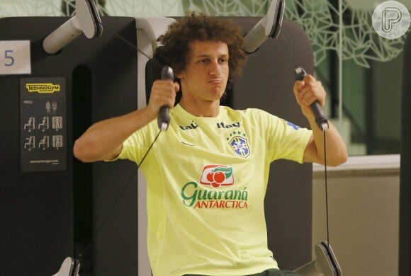 David Luiz também participou dos exercícios com aparelhos na academia da Granja Comary nesta quinta-feira, 19 de junho de 2014
