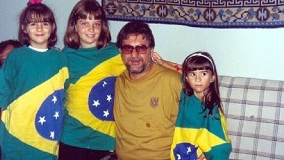 Tatá Werneck posta foto de quando era criança com bandeira do Brasil
