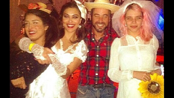 Juliana Paes e Bruna Linzmeyer aparecem vestidas de noiva em festa junina no Rio