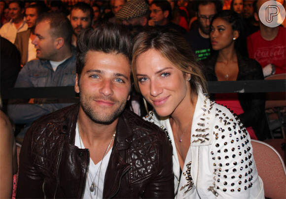 Bruno Gagliasso e Giovanna Ewbank, fãs de MMA, assistem a luta em Las Vegas