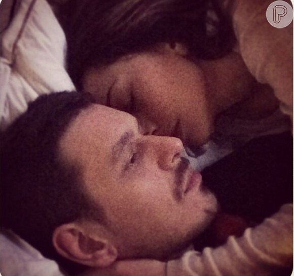 Sabrina Sato se declarou para seu namorado, João Vicente de Castro nesta segunda-feira, 23 de junho de 2013. A apresentadora publicou em seu Instagram uma foto onde aparece ao lado de seu namorado e legendou: 'Meu urso'