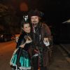 Celso Zucatelli se fantasiou de Capitão Jack Sparrow, do filme 'Piratas do Caribe', e a esposa dele, Ana Cláudia Duarte foi de Rainha de Copas, do filme 'Alice no país das maravilhas'