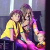 Claudia Leitte canta com os filhos, Davi e Rafael