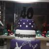 Latino comemora 40 anos com direito a bolo personalizado