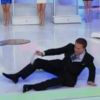 Silvio Santos cai no palco no SBT: 'Não faz mal', disse o apresentador que permaneceu caído no programa exibido neste domingo, 29 de junho de 2014