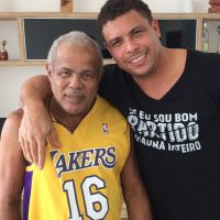 Pai de Ronaldo posa sorridente após tratar pneumonia: 'Forte como um trator'
