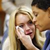 Lindsay Lohan deve a quantia de US$ 150 mil para sua ex-advogada Shawn Holley, segundo informações do site americano 'TMZ', nesta segunda-feira, 4 de fevereiro de 2013
