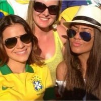 Bruna Marquezine recebe apoio dos fãs após ver Neymar sair do campo em maca