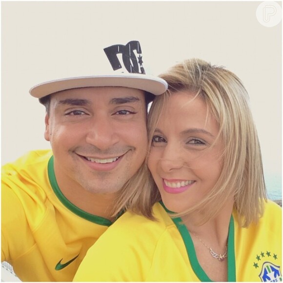 'Um por todos e todos por um. Seleção brasileira, mostra sua força, garra e determinação, vamos nessa que é tudo nosso!!', escreveu Carla Perez